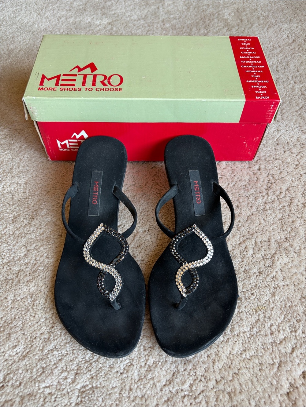 Metro Women’s Black Rhinestone Infinity Toe-Post Sandals Size 5
